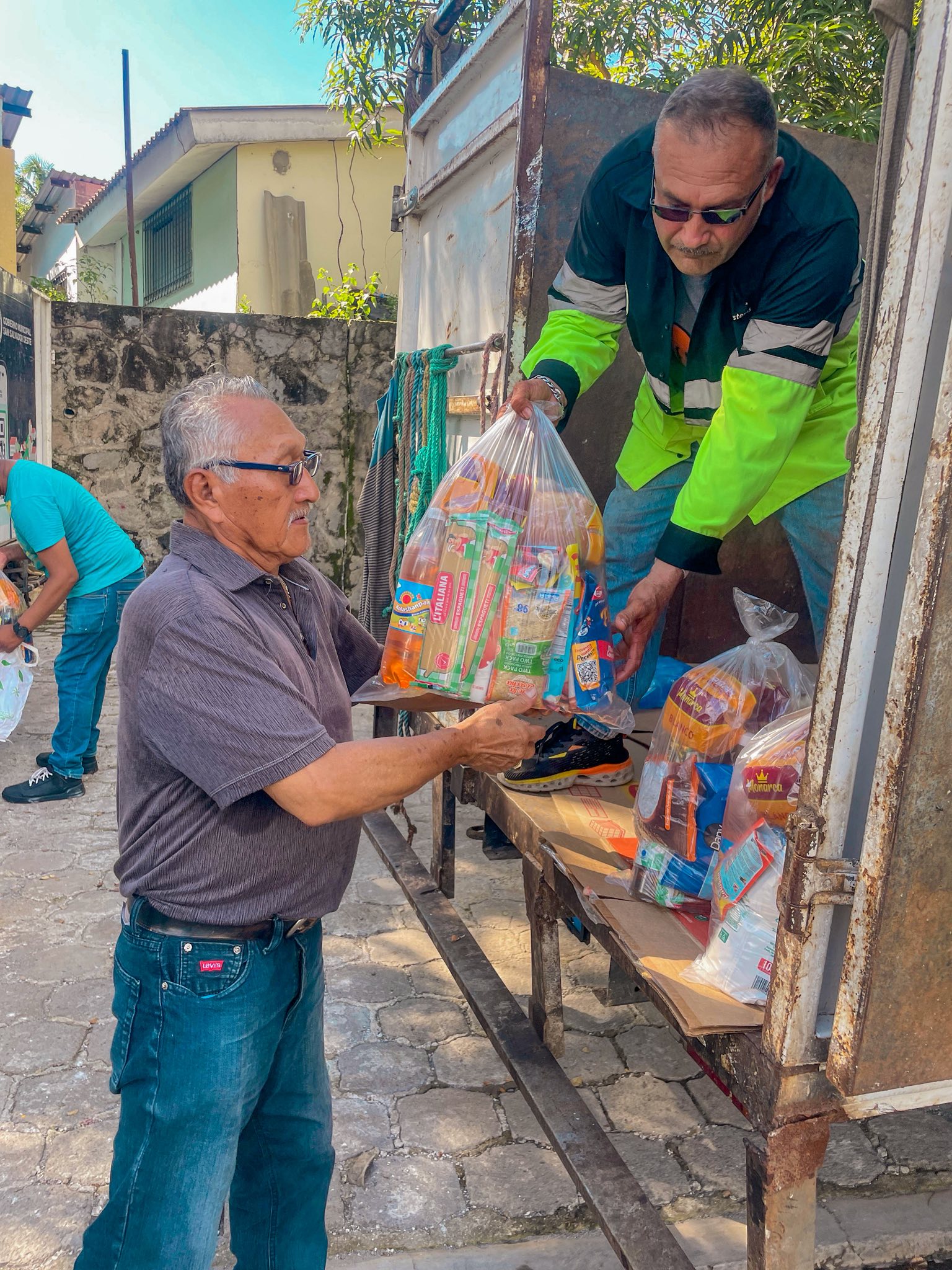Reconociendo la labor de quienes mantienen limpia nuestra ciudad
